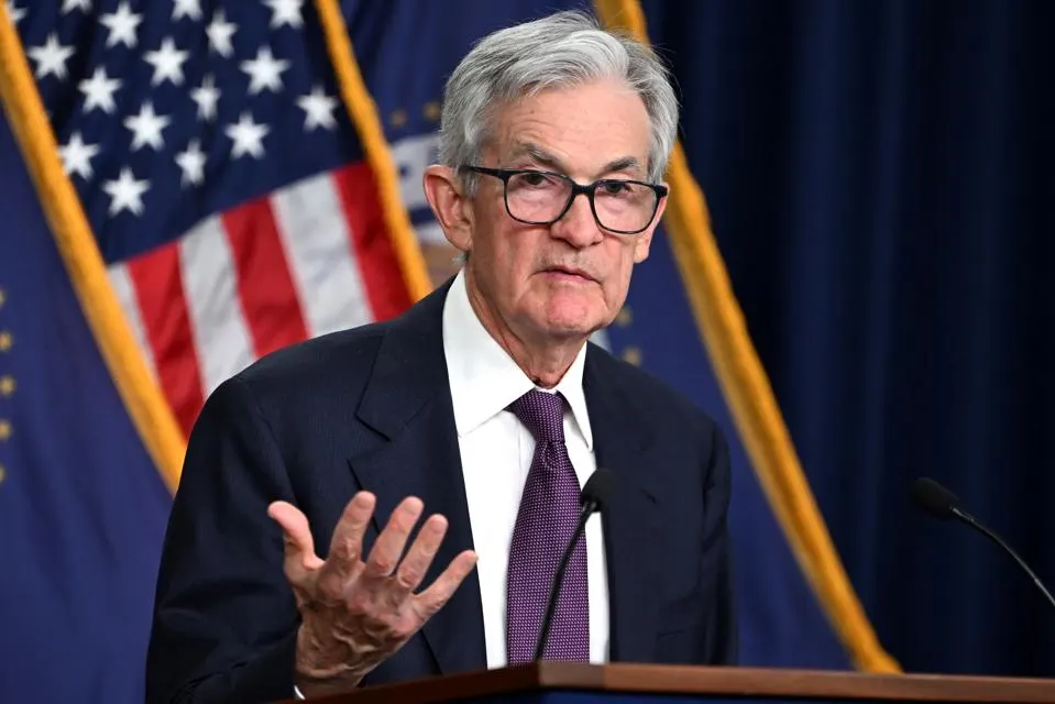 Fed Holds Rates Steady, Powell Warns of Tariff Impact on Inflation